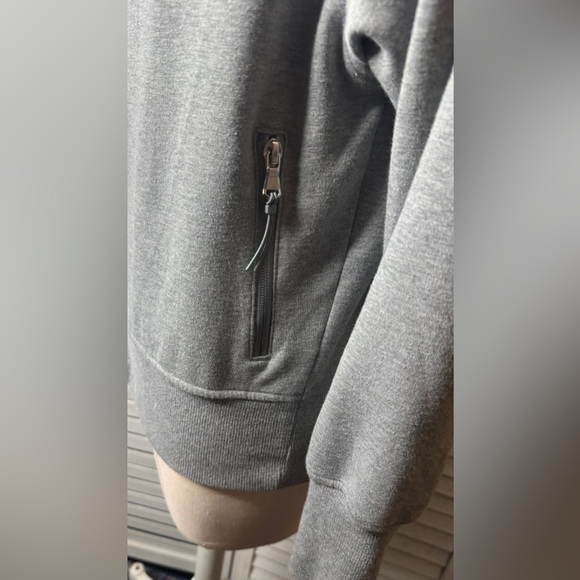 Old navy Dynamic Fleece Gray Hoodie. Excellent Condition. Size Small - Picture 3 of 7